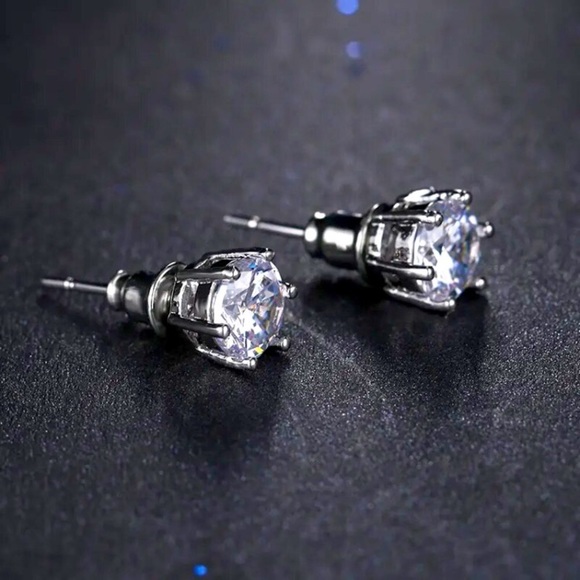 🔵𝟲𝟱%𝗢𝗙𝗙 𝗯𝘂𝗻𝗱𝗹𝗲𝘀 𝟯+🔵 NEW CZ Round Cut Classic Stud Earrings - Picture 7 of 9